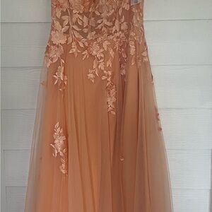 Chic Floral Embroidered Prom Dress in Peach